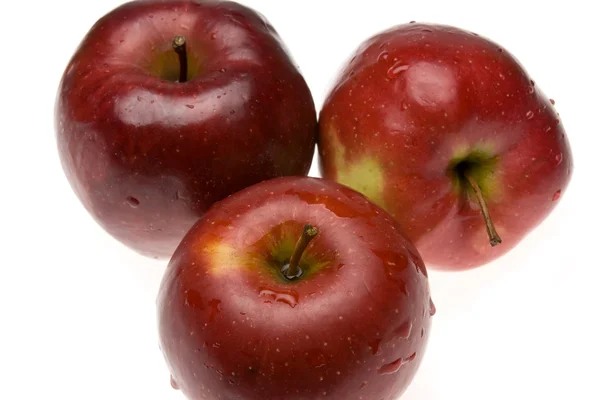 Tři červená jablka. — Stock fotografie