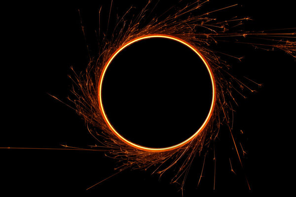 Огненный сверкающий круг
