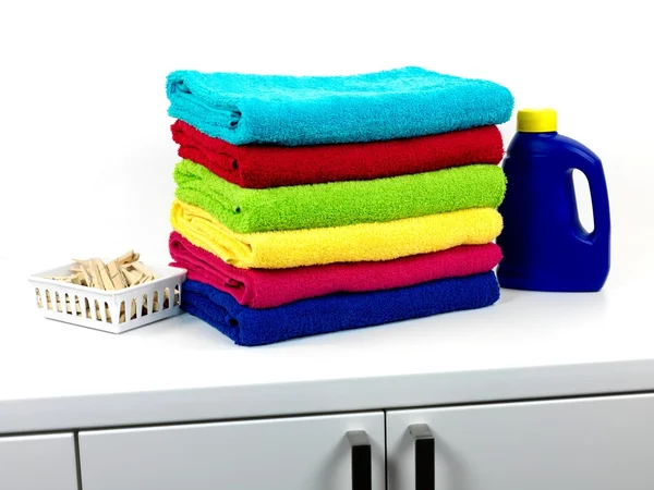 Цветные ванные полотенца — стоковое фото