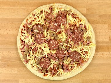 pişmemiş taze pizza