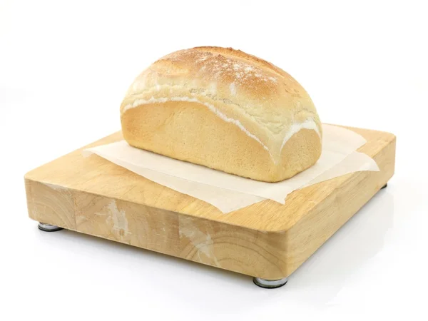 Буханка свежего хлеба — стоковое фото