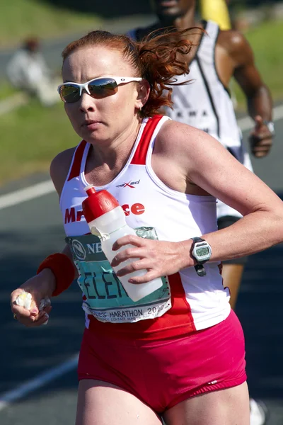 Товариші марафон 2010 - Олена Нургалієва — стокове фото