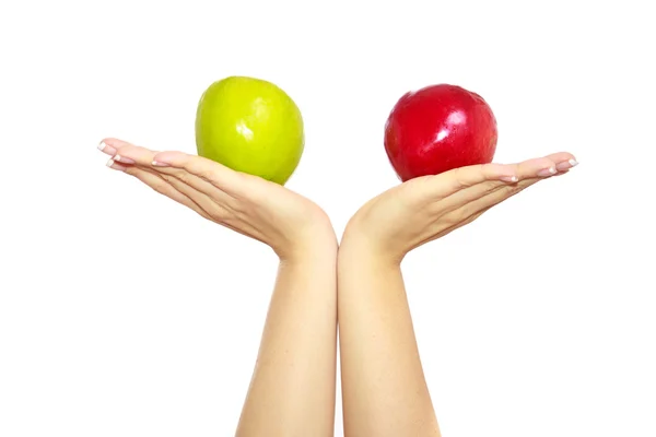 Mãos segurando maçãs — Fotografia de Stock