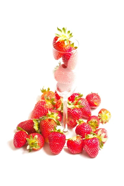Căpșuni pe fundal alb — Fotografie, imagine de stoc