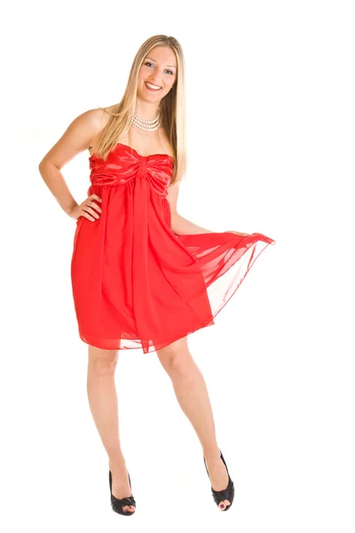 Kaukasische blonde Frau im roten Kleid — Stockfoto