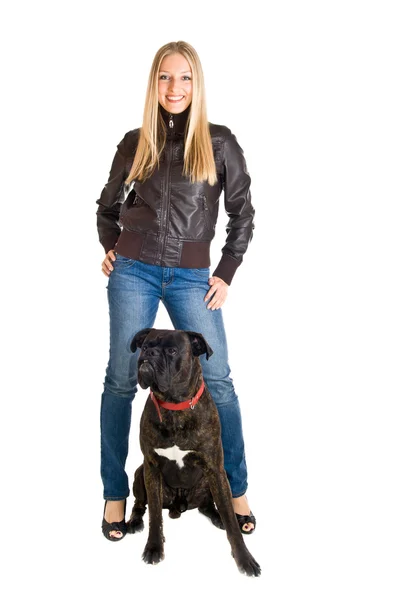 Mulher de jaqueta de couro e cachorro — Fotografia de Stock