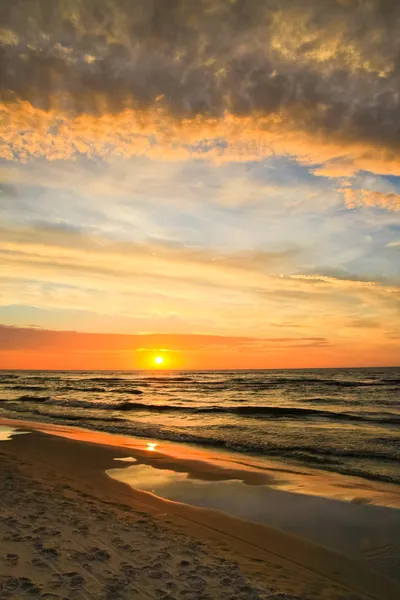 Piękny zachód słońca na morzu — Zdjęcie stockowe