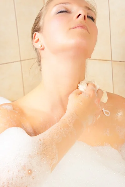金发女人在浴 — 图库照片