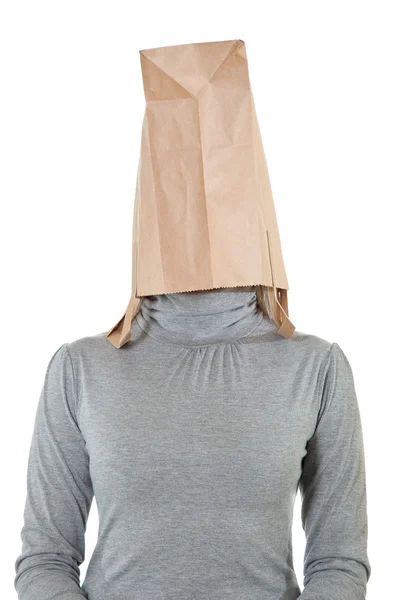 Kvinna med papperspåse på huvudet — Stockfoto