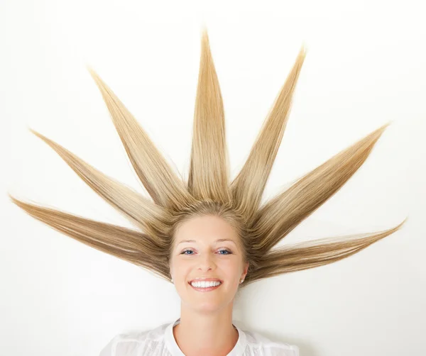 Donna con raggi di sole come i capelli — Foto Stock