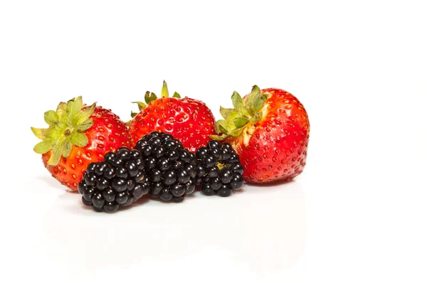 Composition of ripe black and red raspberries and strawberries — Stock Photo, Image