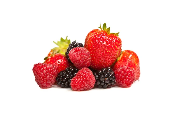 익은 검정과 빨강 나무 딸기와 딸기의 구성 — Stock Fotó