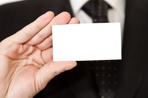 Iş adamı boş kart beyaz izole arka planda tutan — Stok fotoğraf