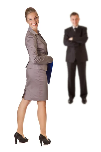 Affärskvinna med affärsman i bakgrunden — Stockfoto