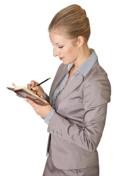 Кавказская блондинка в костюме держит календарь планировщик — стоковое фото