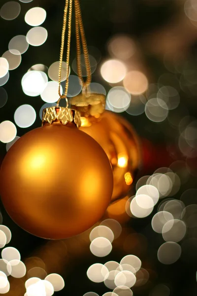 Karácsonyi arany labdát — Stock Fotó