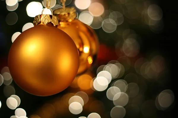 Natal cartão de bola dourada — Fotografia de Stock