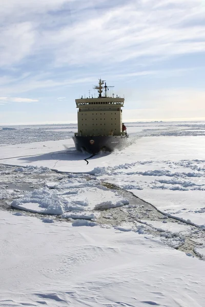 Quebra-gelo na Antártida — Fotografia de Stock
