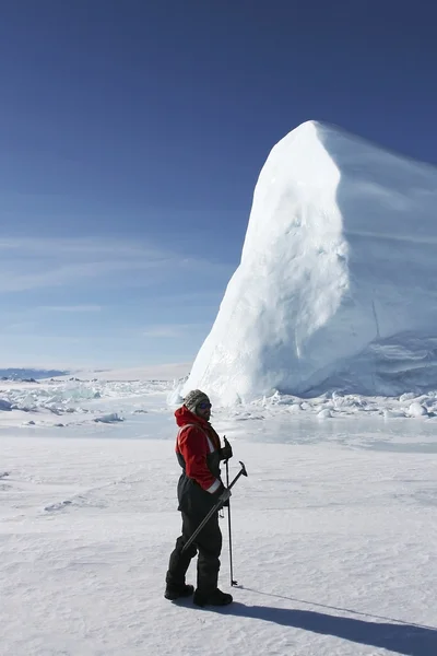 남극에 산악인 — 스톡 사진