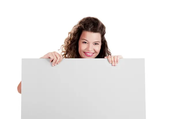 Девушка с белым рекламным щитом — стоковое фото