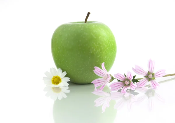 stock image Grenn Apple with flowers and reflection