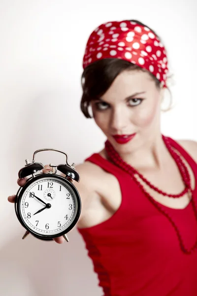 Flicka som håller en klocka — Stockfoto