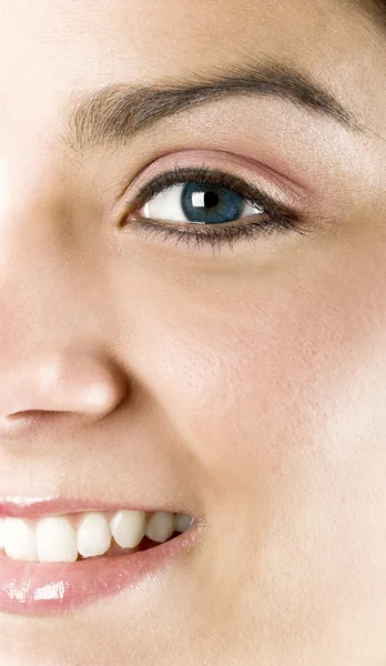 Hermosa Mujer Con Una Gran Sonrisa Ojos Azules —  Fotos de Stock