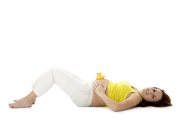 美丽的孕妇与她的肚子上的橡皮鸭 — 图库照片