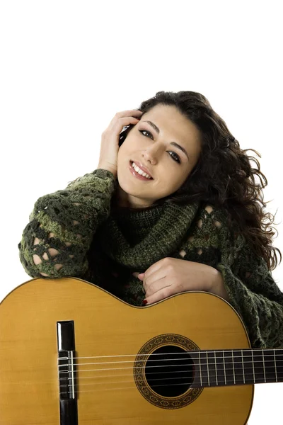 Vacker Kvinna Isolerad Vit Spelar Musik Med Gitarr — Stockfoto