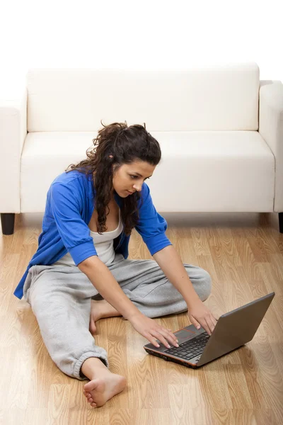 Girl using a laptop — Stock Photo, Image
