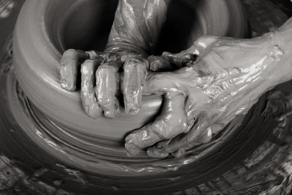 陶工のクローズ アップ映像作品 陶芸用のろくろ — ストック写真