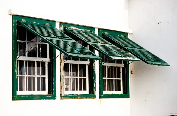 Drie Groene Windows — Stockfoto
