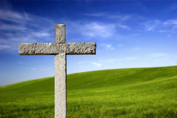 Религиозный крест в раю — стоковое фото
