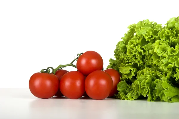 Gezonde Sla Tomaten Een Witte Tafel — Stockfoto