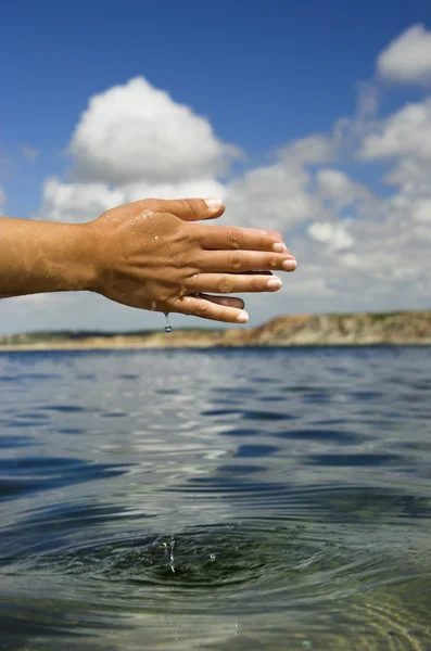 Close Woman Hands Catching Water Ocean — Stock Photo, Image