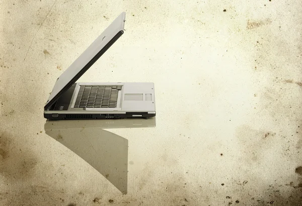 Bild Laptop Vit Bakgrund Med Grunge Bakgrund — Stockfoto