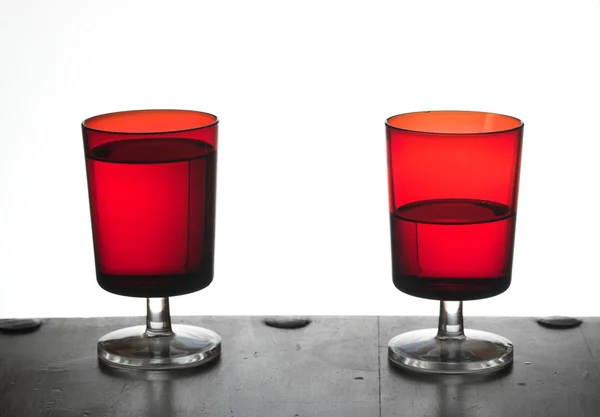 テーブルの水のガラス — ストック写真