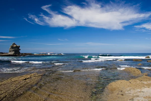Foto Paesaggistica Una Bella Spiaggia Con Rocce — Foto Stock