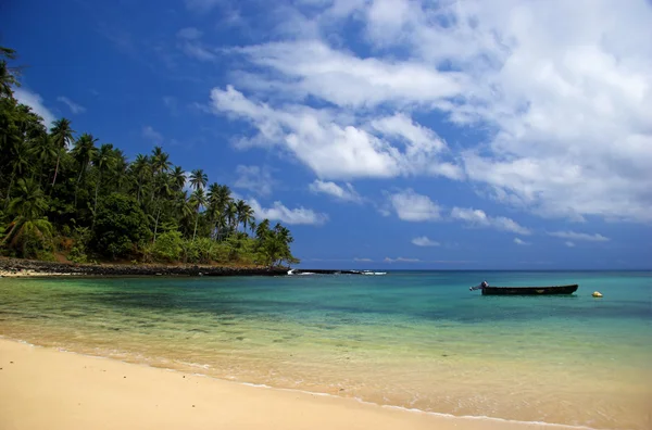 Hermosa Playa Con Gran Cielo Azul Agua Turquesa Sao Tom — Foto de Stock