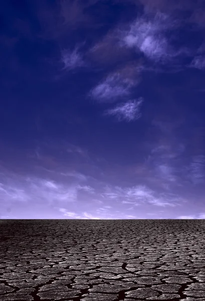 Tierra Desierta Con Cielo Violeta Grande Hermoso — Foto de Stock