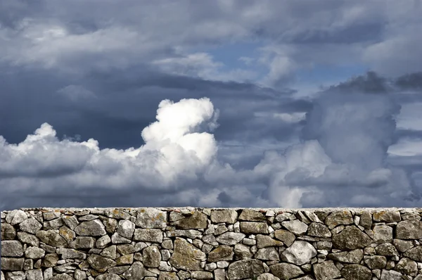 Stone Wall Great Cloudy Sky Beackground — Stock Photo, Image