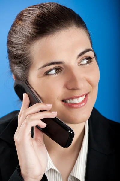 Affärskvinna ringa på telefon — Stockfoto