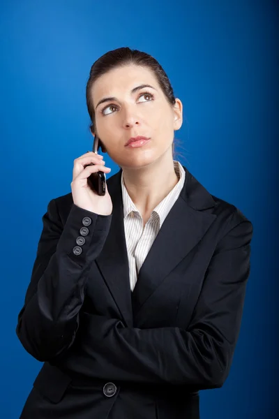 携帯電話を呼び出す女性実業家 — ストック写真