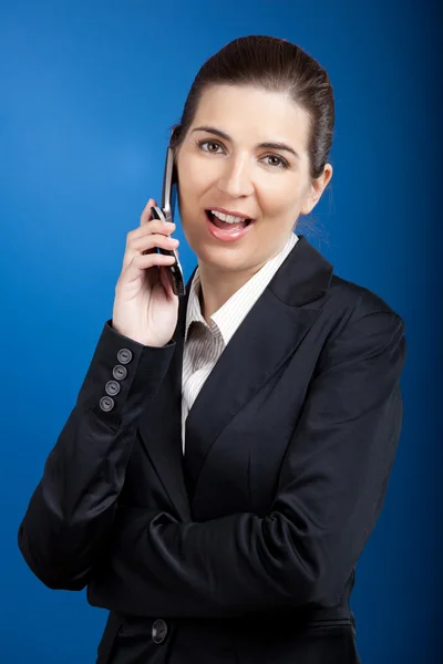 Zakenvrouw bellen op telefoon — Stockfoto