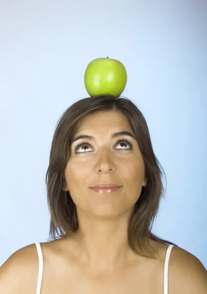 Jabłko na głowie — Zdjęcie stockowe