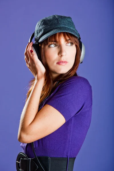 Beautiful woman listening music — Stock Photo, Image