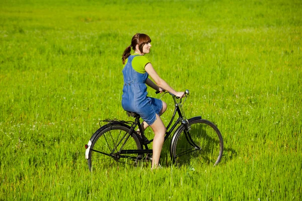 Езда на велосипеде — стоковое фото