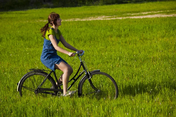 Езда на велосипеде — стоковое фото