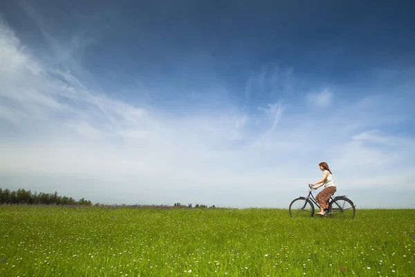 Andare in bicicletta — Foto Stock