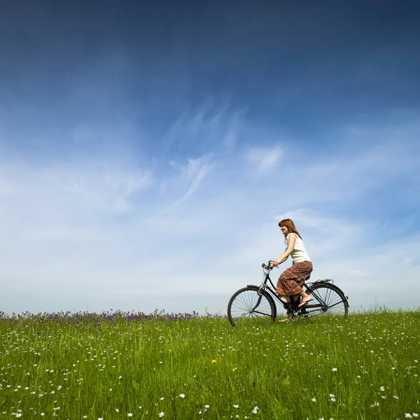 自転車に乗る — ストック写真